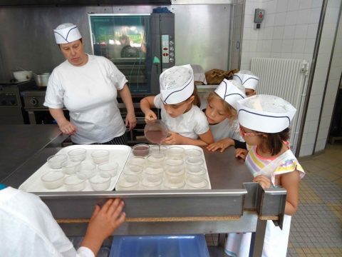 En cuisine - Classe découverte Petits Chefs