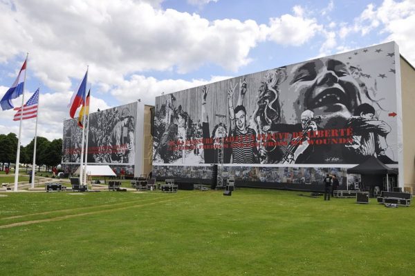 Façade du Mémorial - Classe découverte Seconde Guerre Mondiale